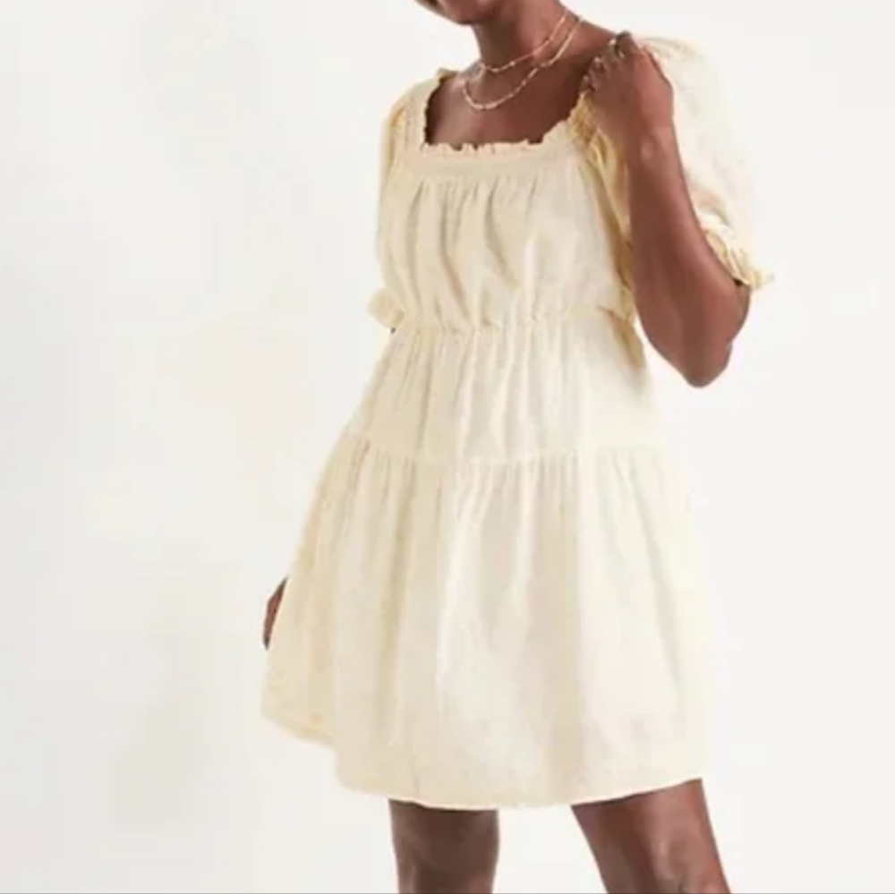 Old Navy Puff Sleeve Smocked Cream White Embroidered Dress Never Worn Size M